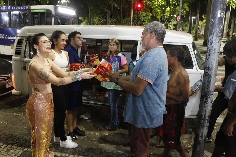 Campanha social “Natal Solidário 2025” arrecada panetones a pessoas em situação de vulnerabilidade social