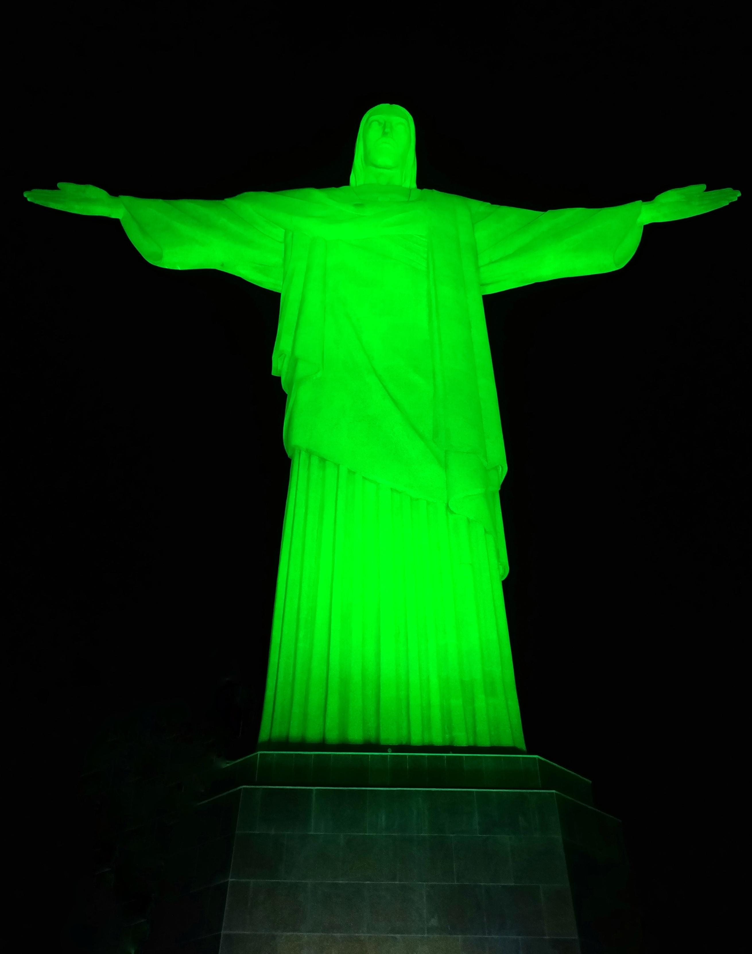Cristo Redentor recebe iluminação e projeção pelo Dia da Doação de Órgãos