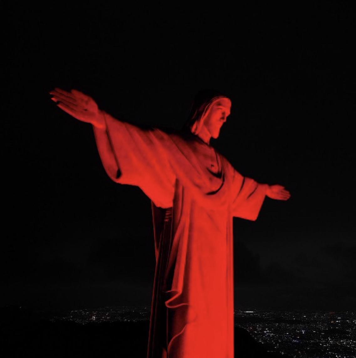Cristo Redentor recebe iluminação especial em homenagem aos 100 anos da Generali Brasil