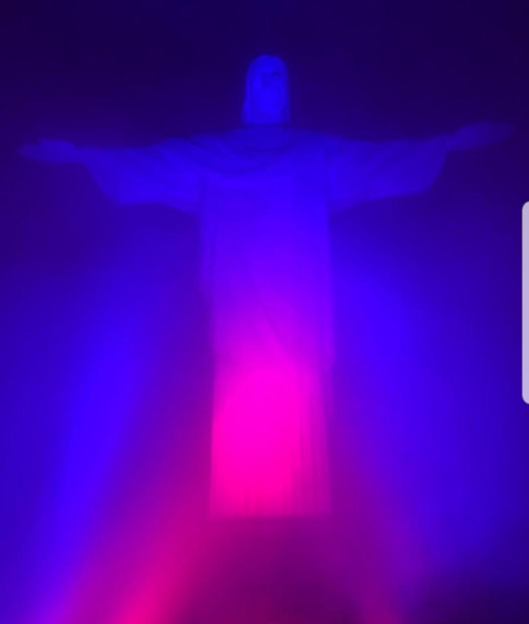 Cristo Redentor recebe iluminação pelo Dia Mundial do Rim