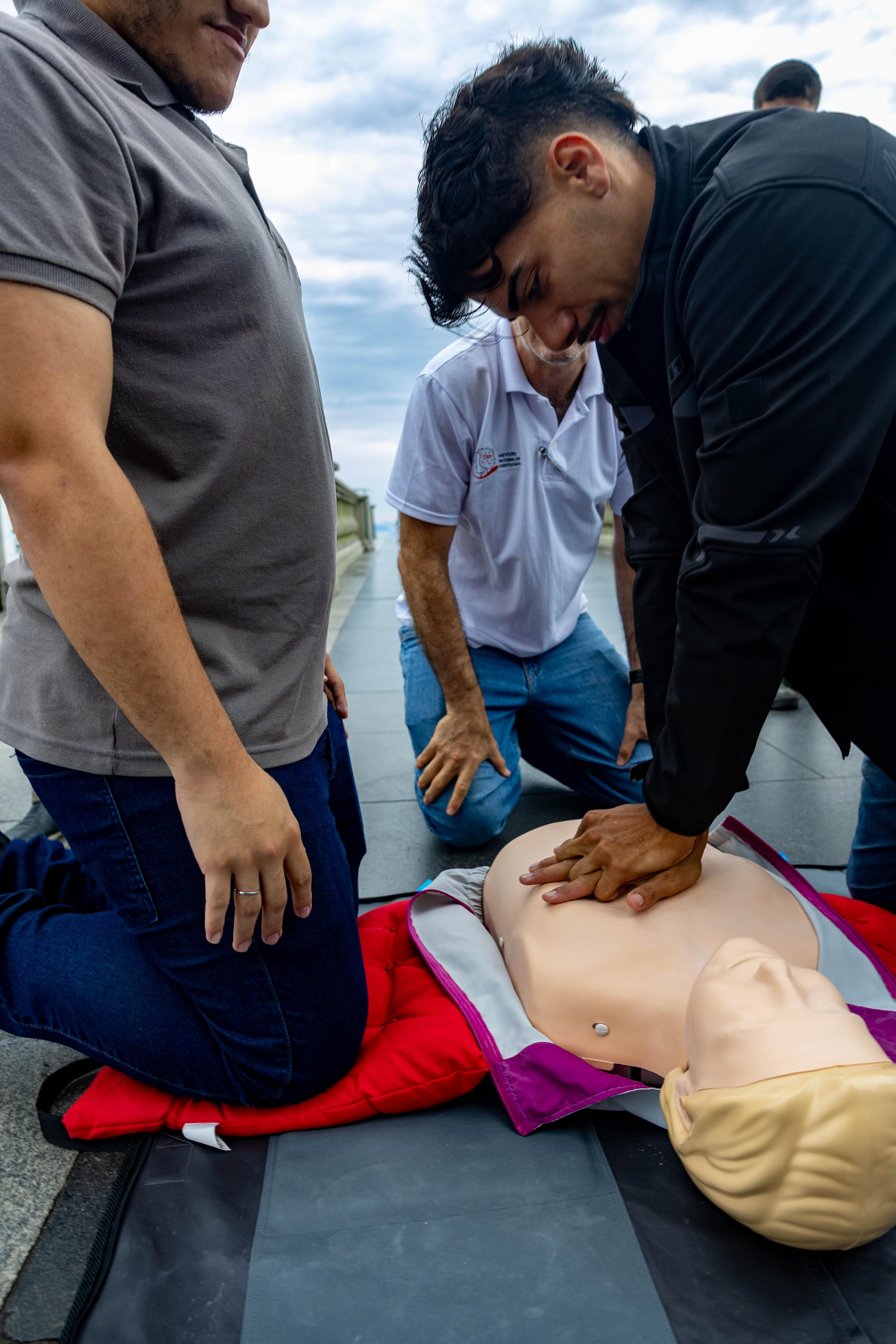 Santuário Cristo Redentor e INC capacitam funcionários em atendimento à parada cardíaca