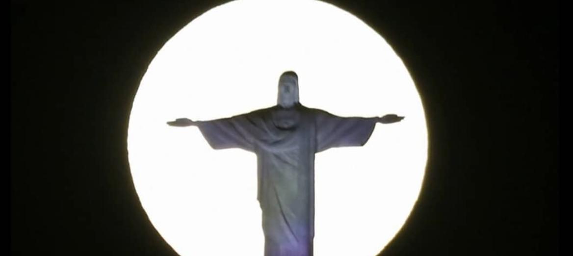 Fenômenos da lua formam linda imagem com o Cristo Redentor