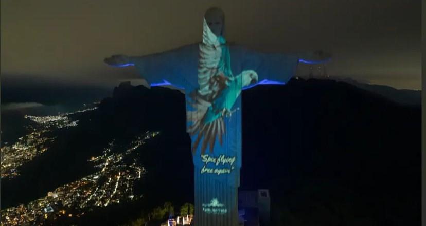 Cristo Redentor abençoa as ararinhas-azuis