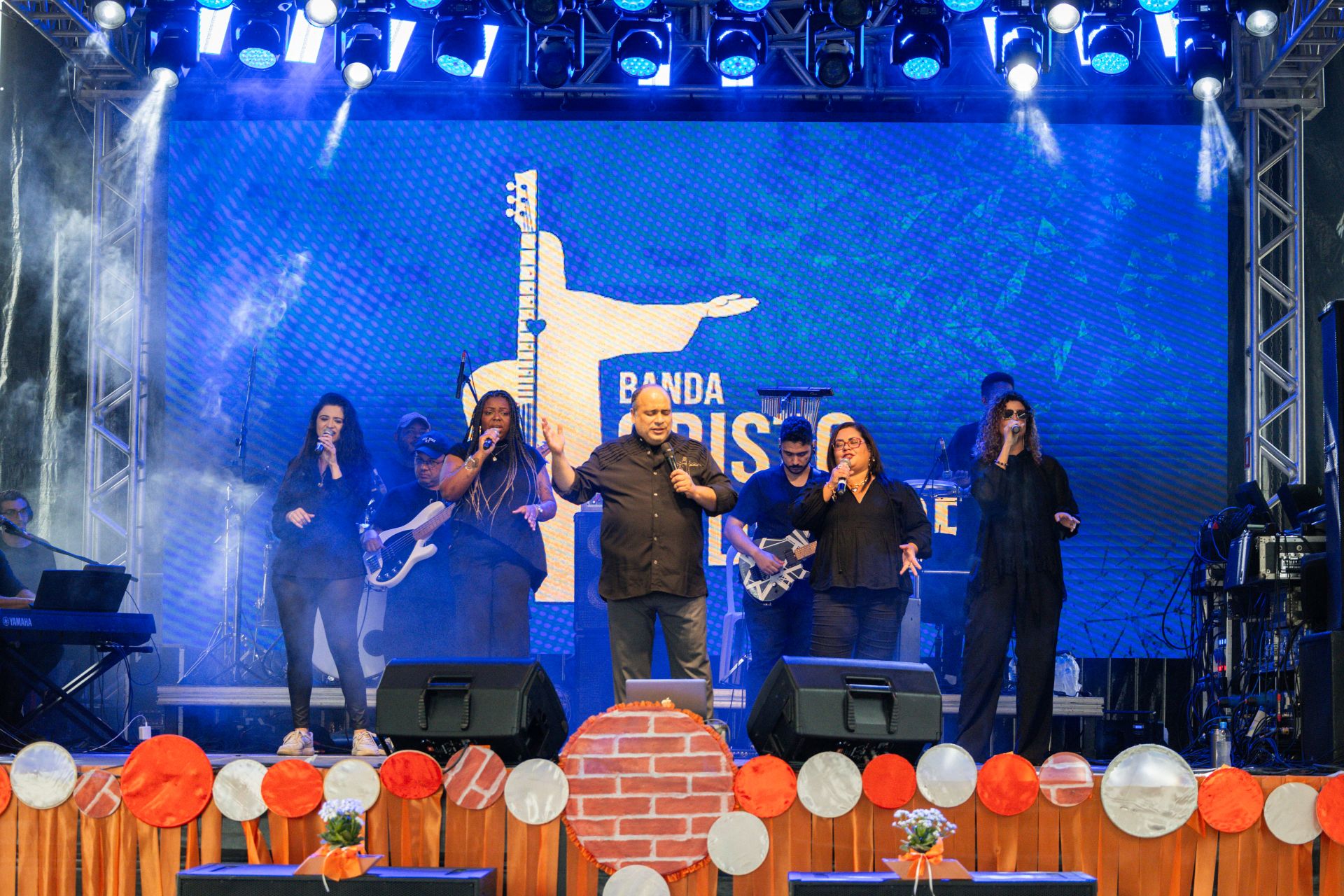 Padre Omar Com A Banda Cristo Redentor Se Apresentam Da Festa De Frei Galvão, Em Garatinguetá